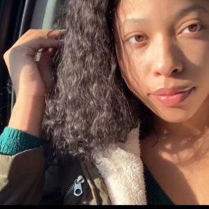 Meet your Posher, Alexis